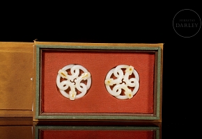 Pair of Hetian jade pendants, ‘Snakes,’ Qing dynasty