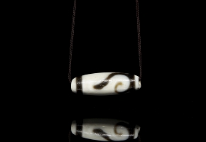 Two-color agate “Dzi” bead, Tang dynasty