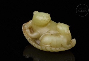 Figura de jade amarillo