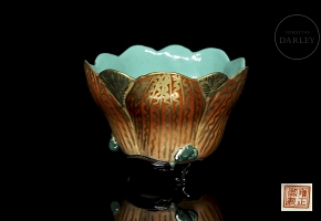 Enamelled porcelain cup ‘Flower’, with Yongzheng seal