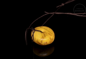 Carved amber bead, Tibet, Qing dynasty