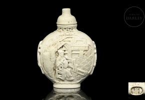 Porcelain snuff bottle