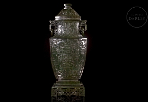 Large spinach green jade vase ‘Archaic Dragon’, Qing dynasty