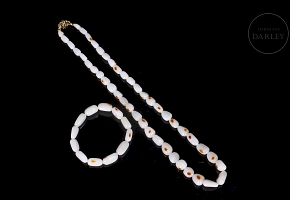 Set of necklace and bracelet made of white Hetian jade beads, 20th century