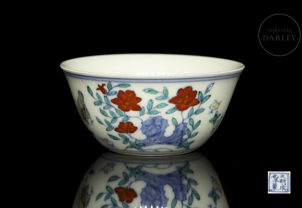 Cuenco de porcelana policromada