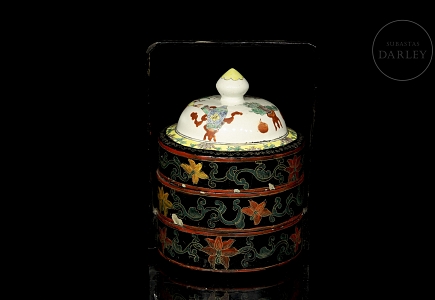Caja de madera y porcelana, dinastía Qing