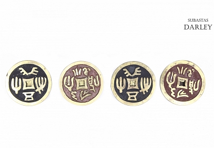 Réplicas de monedas chinas.