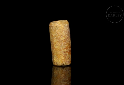 Colgante tubular de jade, cultura Hongshan