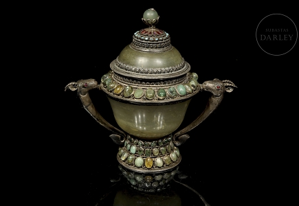 Recipiente ritual de jade, plata y gemas preciosas, Tíbet, s.XIX