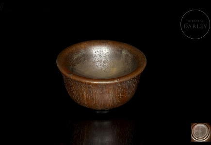 Recipiente tallado, con sello Qianlong