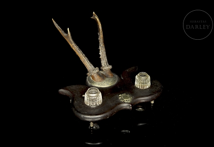 Escribanía victoriana de madera y asta de ciervo