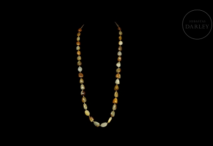 Collar de treinta y seis cuentas de jade, s.XX