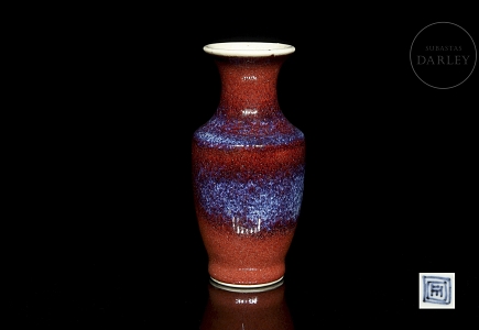 Jarrón de porcelana con vidriado bicolor, dinastía Qing