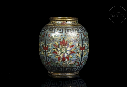 Pequeño recipiente en esmalte cloisonné, dinastía Qing