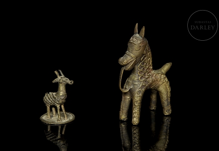 Pareja de figuras Dhokra de latón 