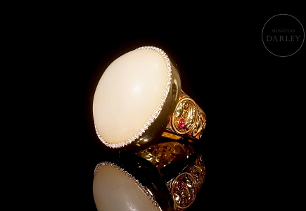 Anillo de plata dorada con jade blanco de Hetian, dinastía Qing