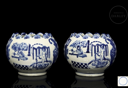 Pareja de recipientes de porcelana 