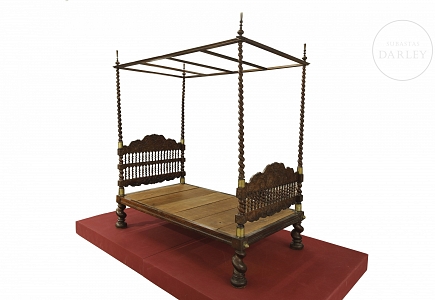 Cama de cuatro postes con dosel, estilo indonesio, ffs. s.XIX