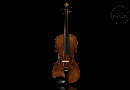 Violín etiquetado en su interior como