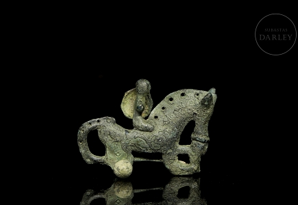 Edad del Hierro (s.III - II a.C)  “Fíbula de jinete a caballo con escudo