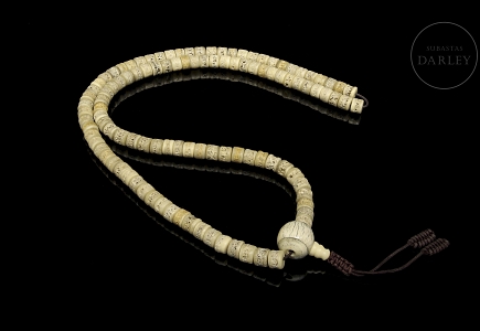 Collar con cuentas de hueso, s.XX