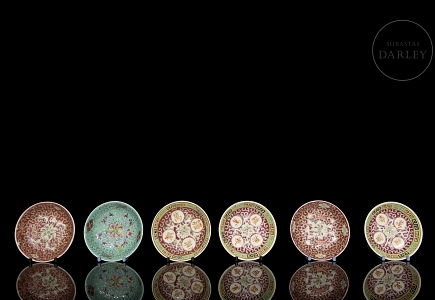 Seis platos de porcelana policromada, s.XX