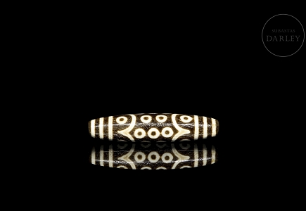 Antigua cuenta de ágata tallada