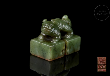 Sello doble de jade verde espinaca “Animal mítico”, dinastía Qing