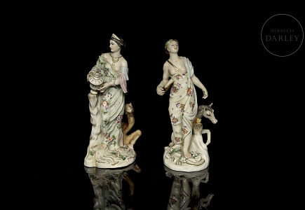 Pareja de figuras de porcelana