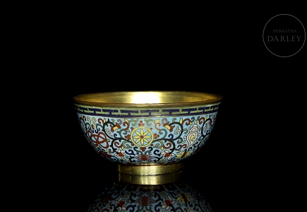Cuenco de bronce con esmalte cloisonné, dinastía Qing