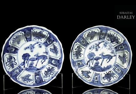 Pareja de platos, azul y blanco, S.XX