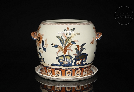 Jardinera con plato en porcelana asiática “Paisaje”, s.XX