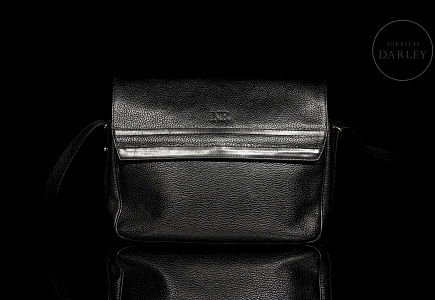 Nina Ricci “Bandolera negra”