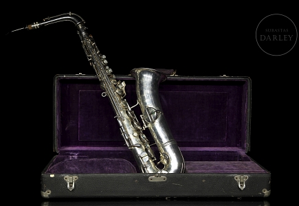 Saxofón alto, marca Conn, ca 1920