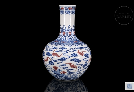 Jarrón globular de porcelana