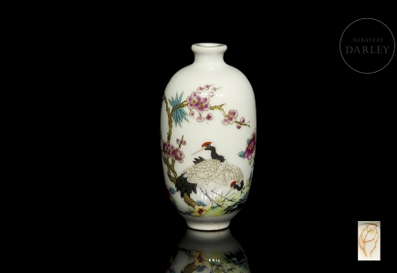 Pequeño frasco de porcelana 