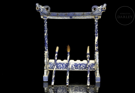 Soporte de porcelana con tres pinceles, s.XX