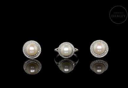 Conjunto de pendientes y anillo en oro blanco 18k con perla y diamantes