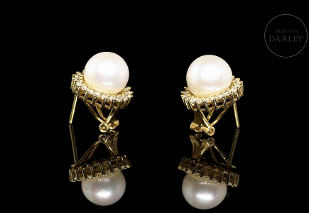 Pendientes en oro amarillo de 18K con perlas y diamantes