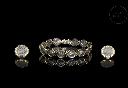Juego de pulsera y pendientes de oro amarillo con monedas antiguas