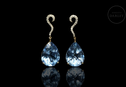 Pendientes en oro amarillo de 18k con topacios y diamantes