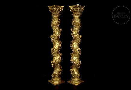 Pareja de columnas salomónicas de madera dorada, s.XX