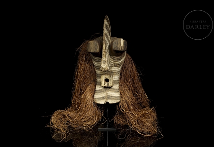 Máscara Kifwebe Songye con Traje de Rafia, R.D. del Congo, s.XX