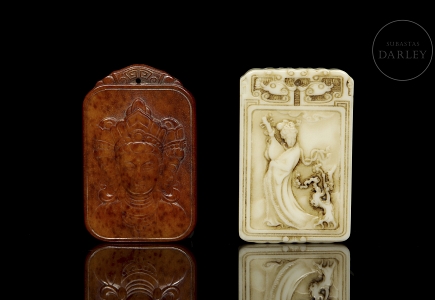 Pareja de placas de piedra tallada 