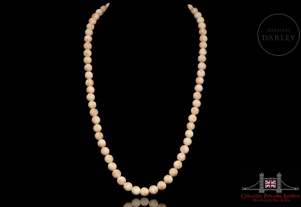 Collar de coral piel de angel con cierre de oro amarillo