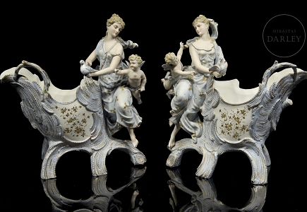 Pareja de centros de mesa de porcelana 