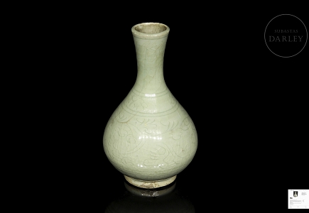 Jarrón de cerámica con esmalte celadón 