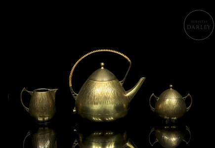Juego de té en latón martillado. Diseño de Peter Behrens, Therma (Suiza), c. 1910-1920