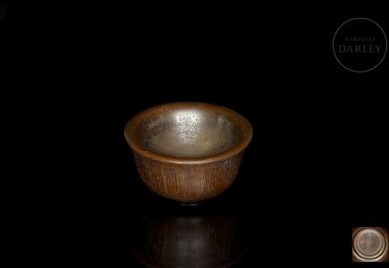 Recipiente tallado, con sello Qianlong