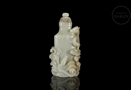 Botella de jade tallado